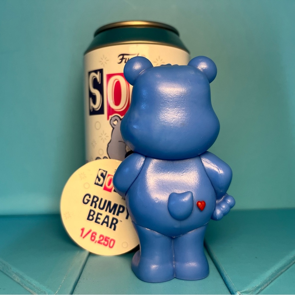 Funko Soda - Grumpy Bear - Common - Picture 2 of 3
